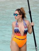 Lauryn-Goodman-Booty-in-Swimsuit-14
