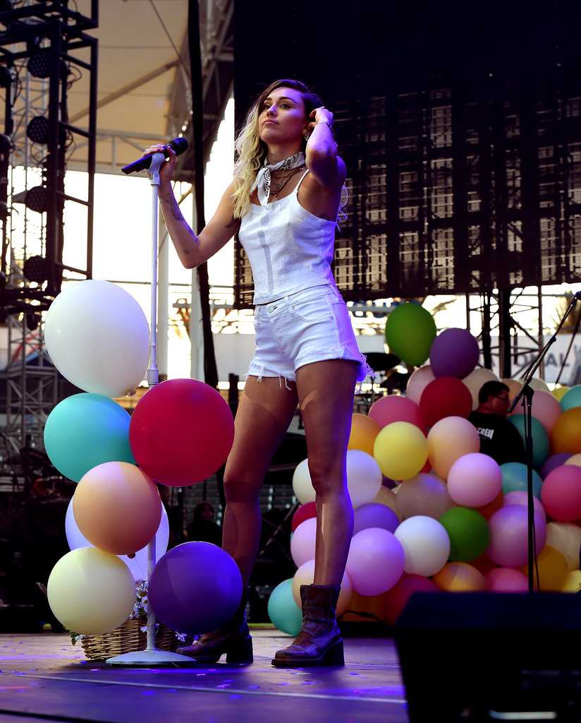 Miley-Cyrus-102