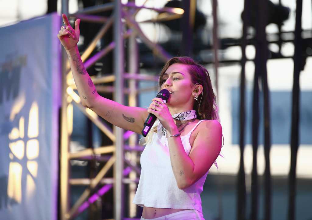 Miley-Cyrus-102