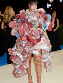Rihanna-at-The-Costume-Institute-Gala-4