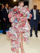 Rihanna-at-The-Costume-Institute-Gala-5