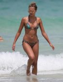 Sandra-Kubicka-in-Bikini-in-Miami-911