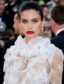 Sara-Sampaio-at-the-Premiere-of-The-Killing-of-a-Sacred-Deer-12