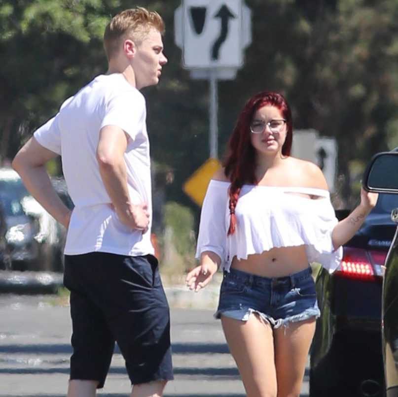 Ariel-Winter-610
