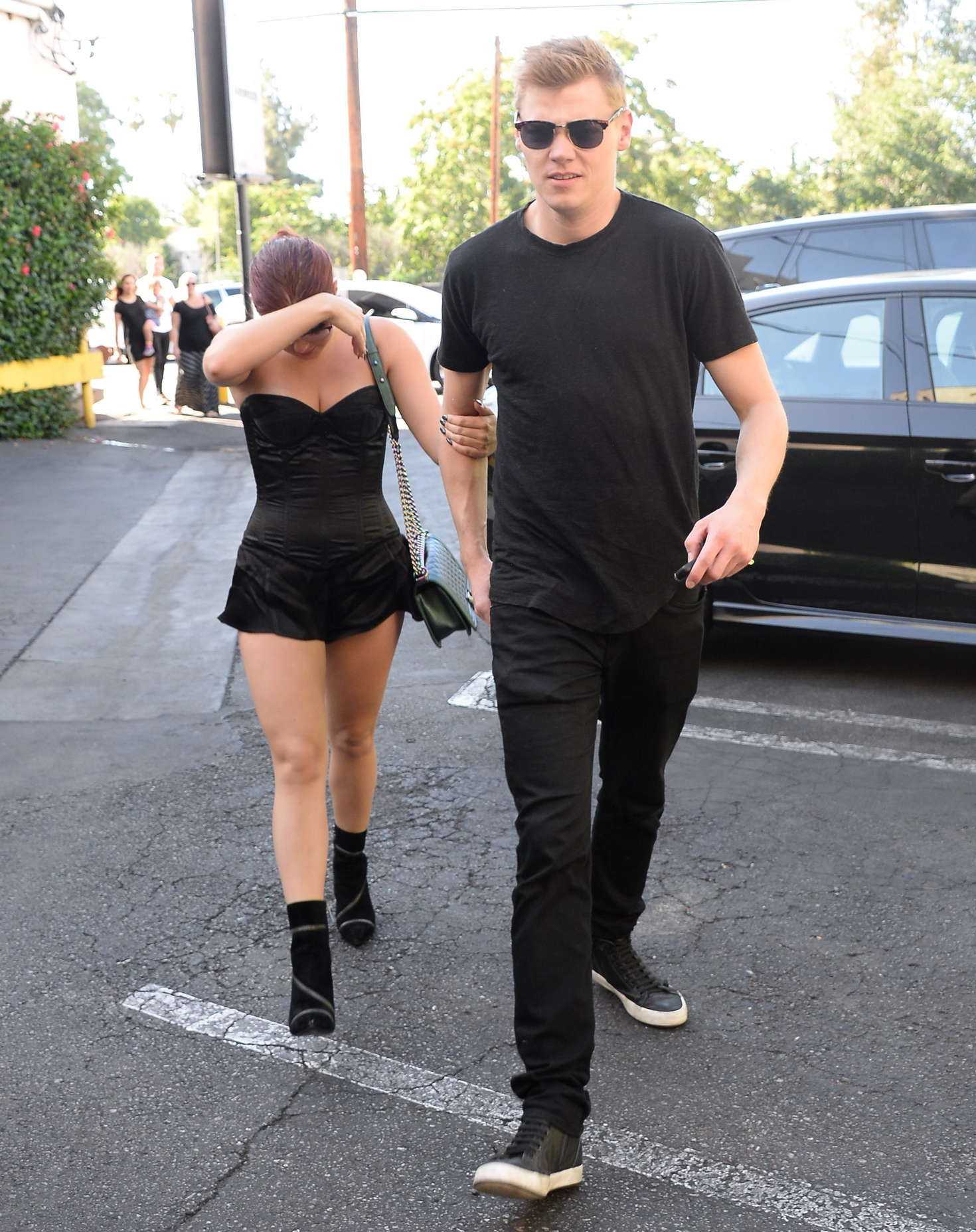 Ariel Winter Leggy Out for Lunch with Levi Meaden in LA