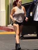 Ariel Winter Pokies, while out for Lunch in Sherman Oak