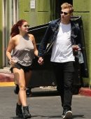 Ariel Winter Pokies, while out for Lunch in Sherman Oak