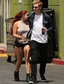 Ariel Winter Pokies, while out for Lunch in Sherman Oak