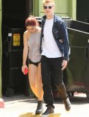 Ariel Winter Pokies, while out for Lunch in Sherman Oak