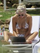 Ashley-James-Bikini-Candids-in-Marabella-12