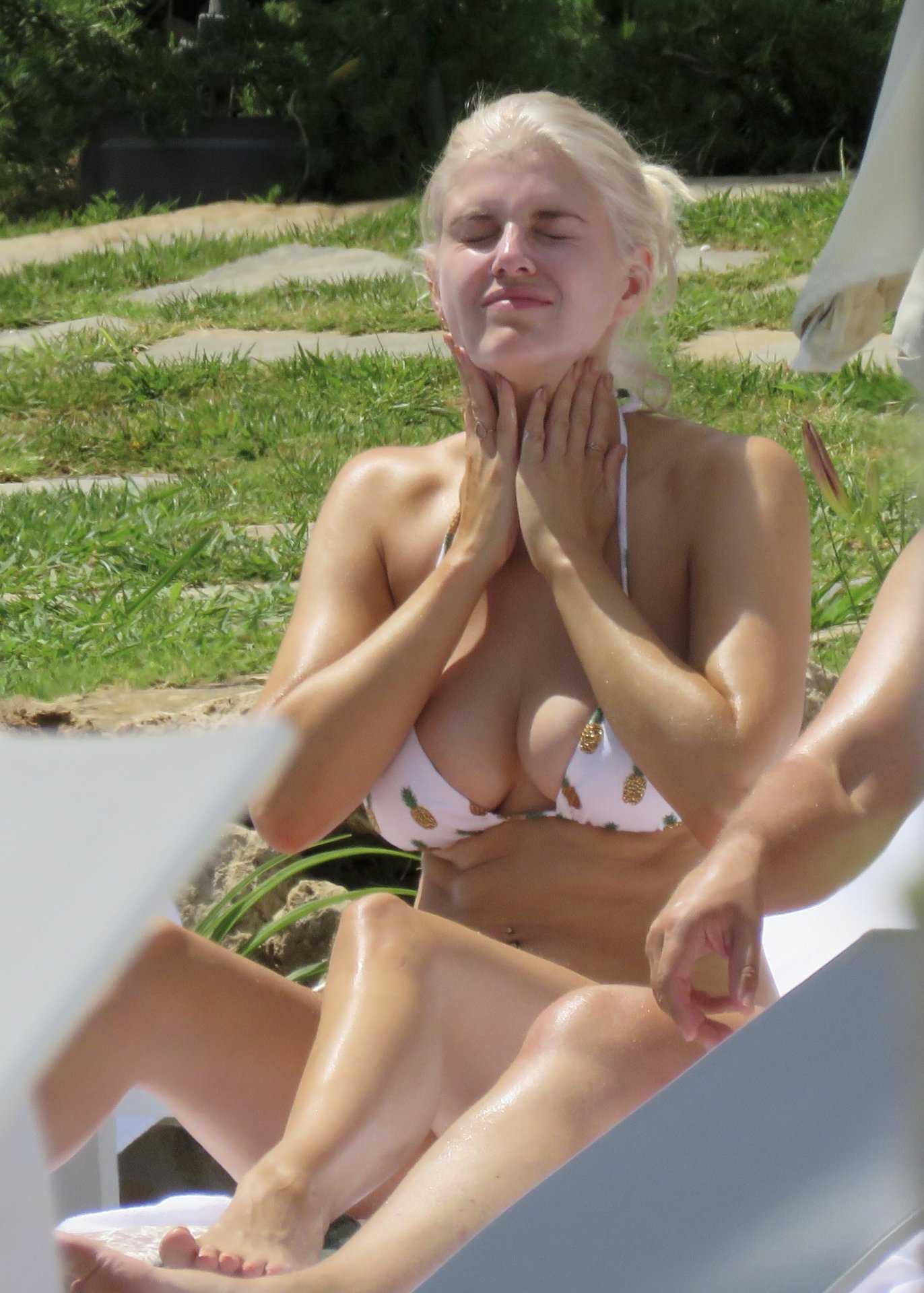 Ashley-James-Bikini-Candids-in-Marabella-14