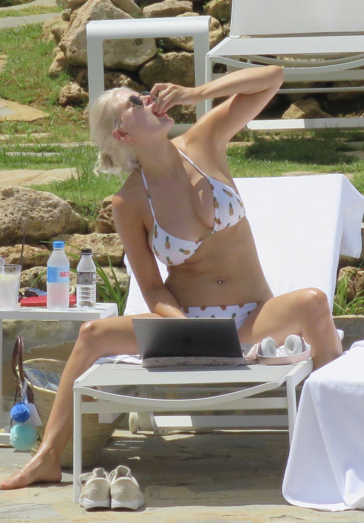 Ashley-James-Bikini-Candids-in-Marabella-17