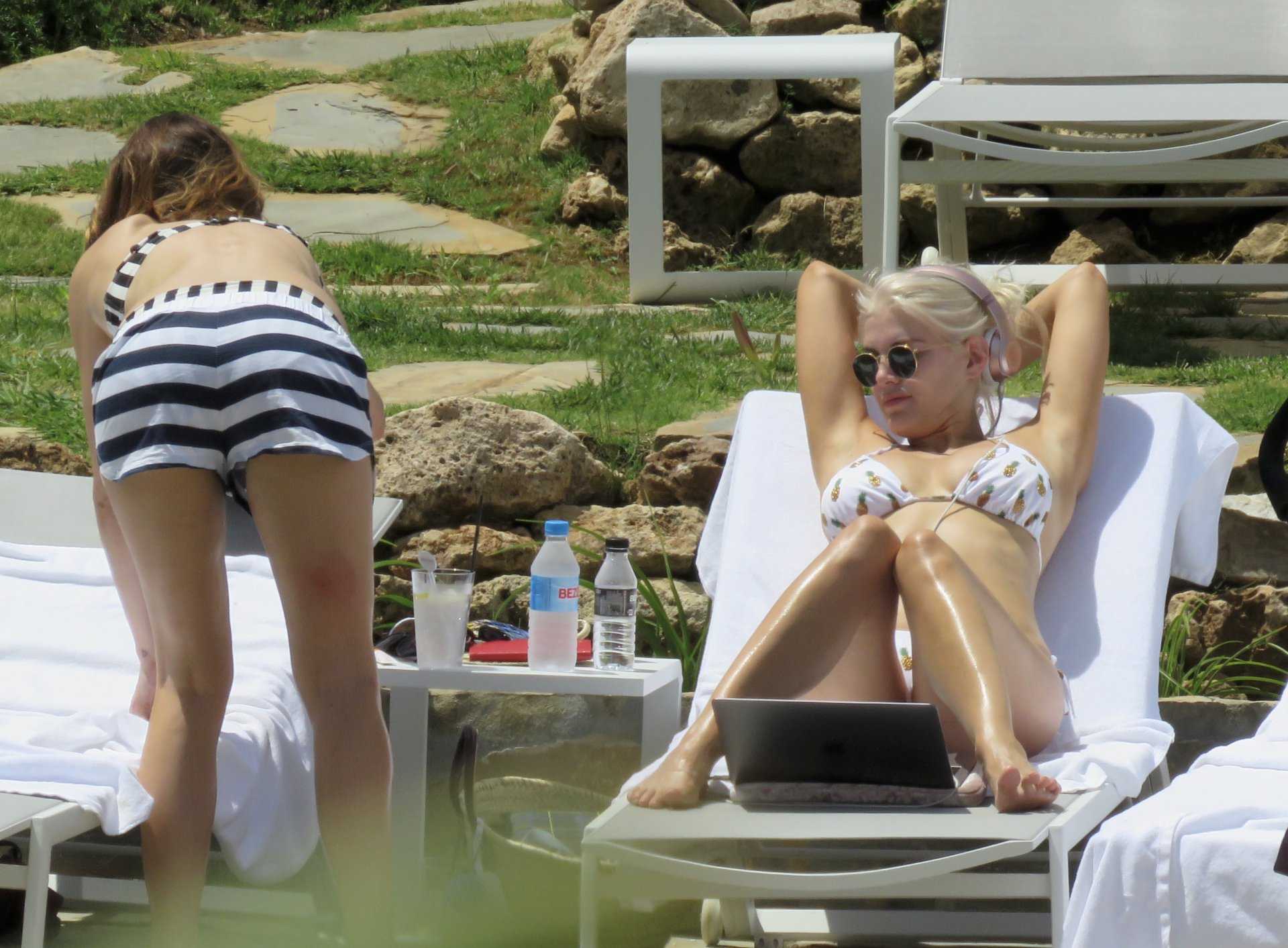 Ashley-James-Bikini-Candids-in-Marabella-8
