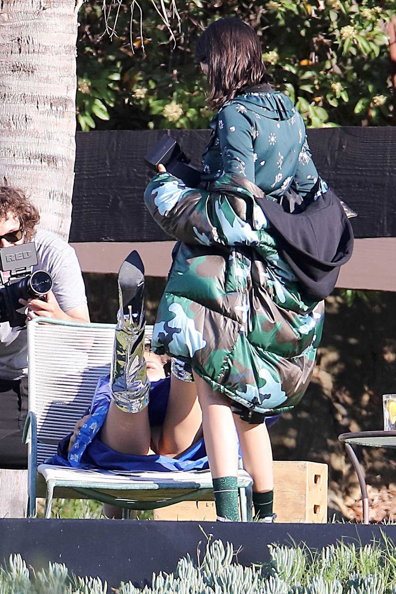 Bella-Hadid-Upskirt-and-Kendall-Jenner-3