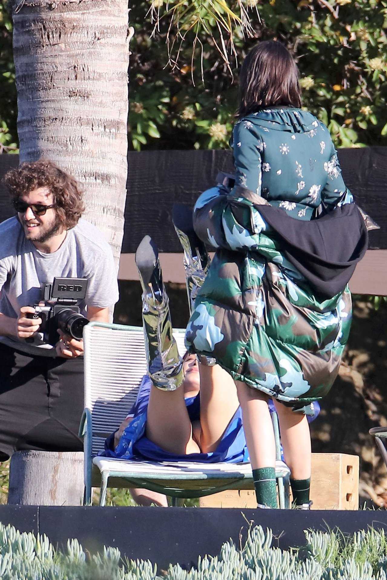 Bella-Hadid-Upskirt-and-Kendall-Jenner-6