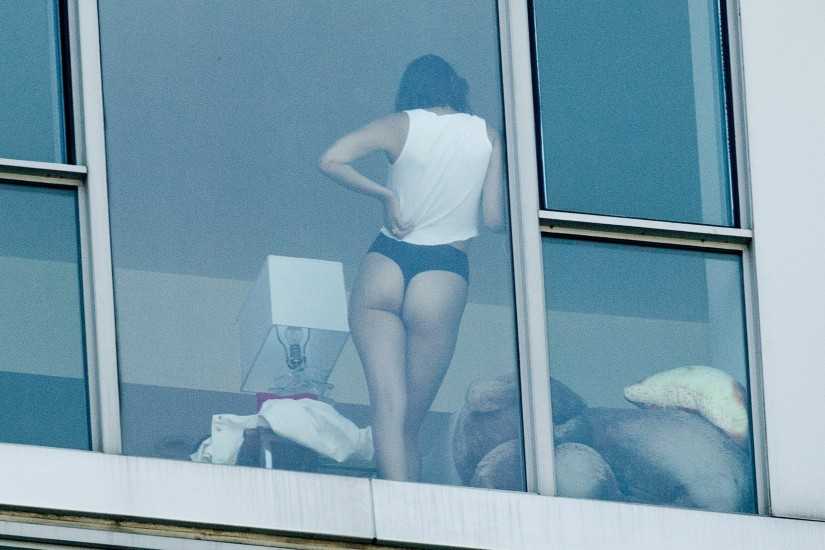 Bella-Hadid-With-Jordan-Barrett-6