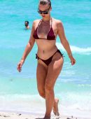 Bianca-Elouise-in-Bikini-716