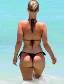 Bianca-Elouise-in-Bikini-720