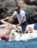 Emily-Blunt-in-Bikini-204