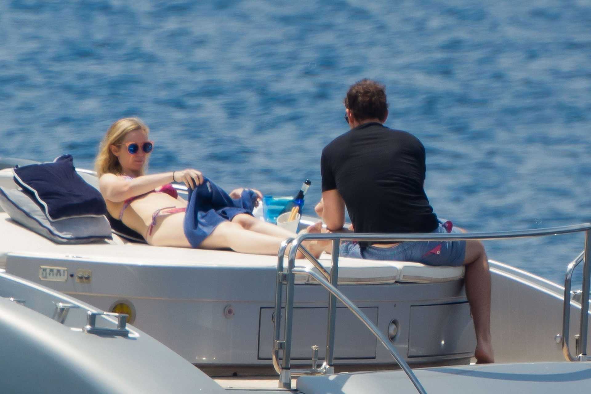 Emily-Blunt-in-Bikini-207