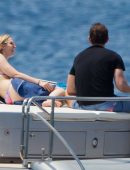 Emily-Blunt-in-Bikini-210