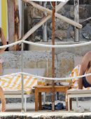 Emily-Ratajkowski-in-Bikini-306