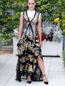 Emma-Watson-at-The-Circle-Photocall-in-Paris-11