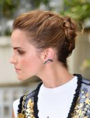 Emma-Watson-at-The-Circle-Photocall-in-Paris-12