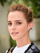 Emma-Watson-at-The-Circle-Photocall-in-Paris-13