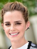 Emma-Watson-at-The-Circle-Photocall-in-Paris-16
