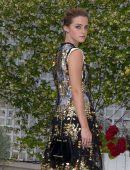 Emma-Watson-at-The-Circle-Photocall-in-Paris-17