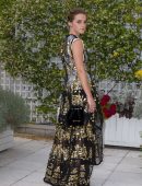 Emma-Watson-at-The-Circle-Photocall-in-Paris-3