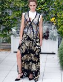 Emma-Watson-at-The-Circle-Photocall-in-Paris-5