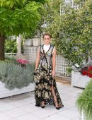 Emma-Watson-at-The-Circle-Photocall-in-Paris-7