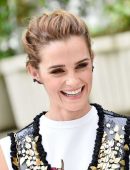 Emma-Watson-at-The-Circle-Photocall-in-Paris-9