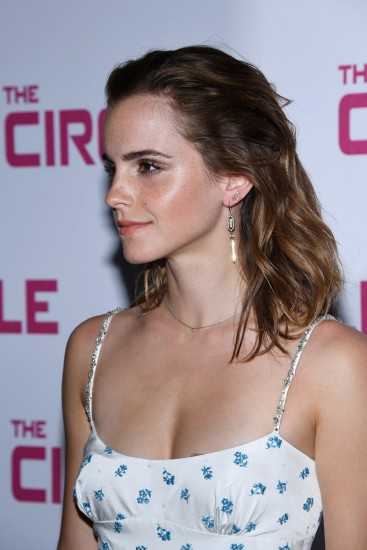 Emma-Watson-at-the-Premiere-of-The-Circle-in-Paris-1