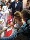Emma-Watson-at-the-Premiere-of-The-Circle-in-Paris-14