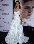Emma-Watson-at-the-Premiere-of-The-Circle-in-Paris-8