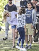 Eva Longoria Booty in Jeans and Anna Faris on the Set of 'Overboard' in Vancouver