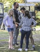 Eva Longoria Booty in Jeans and Anna Faris on the Set of 'Overboard' in Vancouver