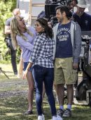 Eva Longoria Booty in Jeans and Anna Faris on the Set of 'Overboard' in Vancouver