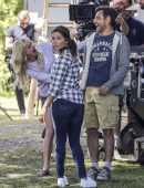 Eva Longoria Booty in Jeans and Anna Faris on the Set of 'Overboard' in Vancouver