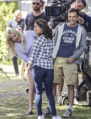 Eva Longoria Booty in Jeans and Anna Faris on the Set of 'Overboard' in Vancouver