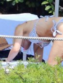 Gillian-Anderson-in-Bikini-4