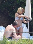 Gillian-Anderson-in-Bikini-5