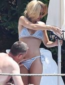 Gillian-Anderson-in-Bikini-6