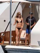 Gwyneth-Paltrow-in-Black-Bikini-17