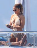Jennifer-Lopez-in-Crochet-Swimsuit-501