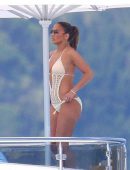 Jennifer-Lopez-in-Crochet-Swimsuit-503