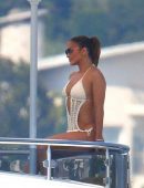 Jennifer-Lopez-in-Crochet-Swimsuit-506